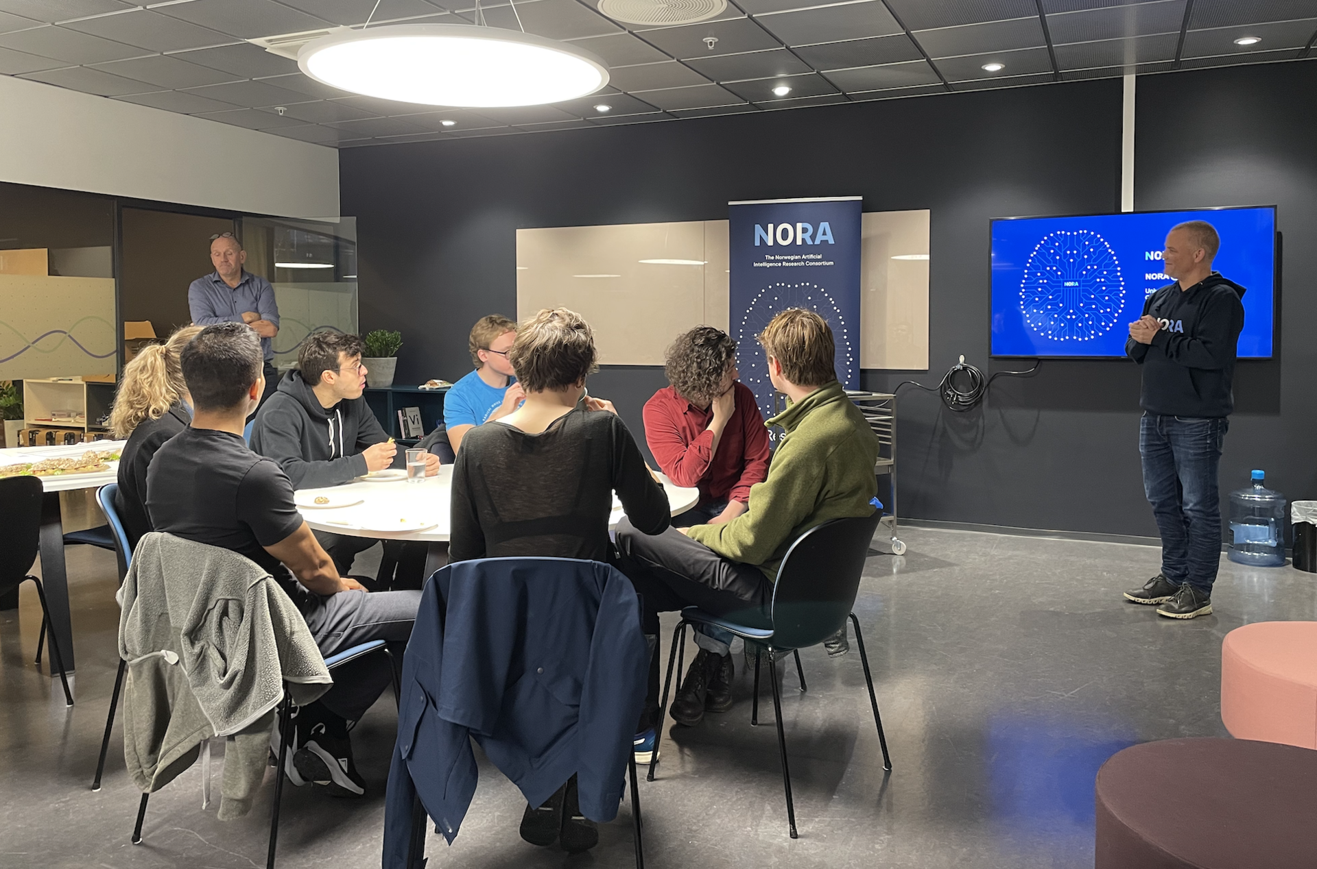 Morten Dæhlen og Klas Pettersen presenterer i dScience-loungen.
