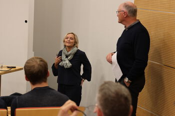 skulder ,stående ,samspill ,interiørdesign ,håndledd.