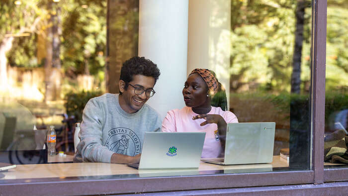 group of students outside on Campus Blindern