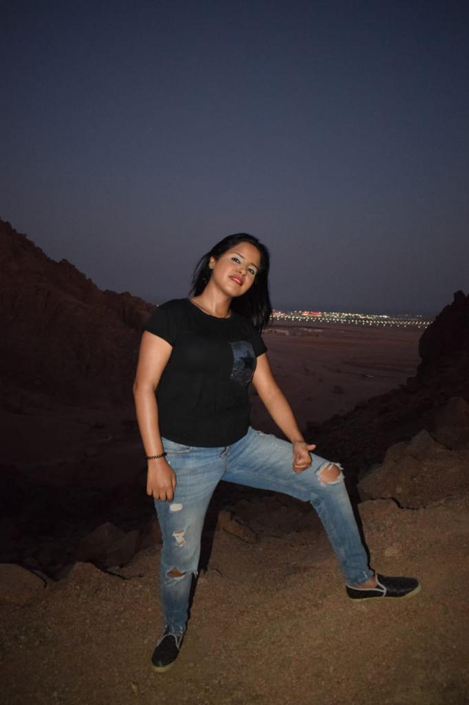 Image may contain: Jeans, Sky, Leg, Azure, Flash photography.