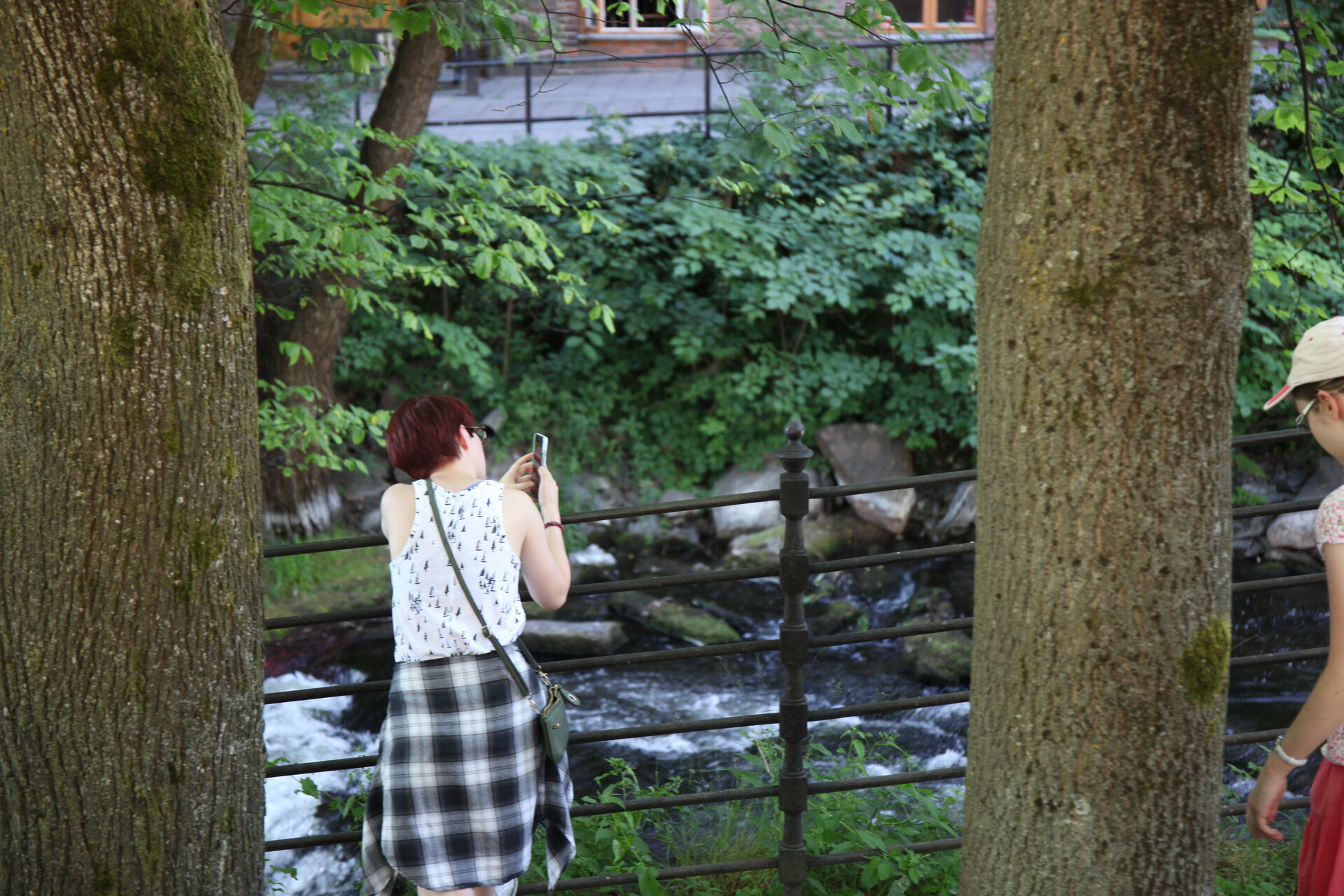 Illustration: Someone taking a photo outside.