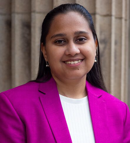 Bildet kan inneholde: hake, smil, kinn, øyenbryn, lepper.