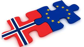 Bilde av to puslespillbrikker med det norske flagget og EU-flagget