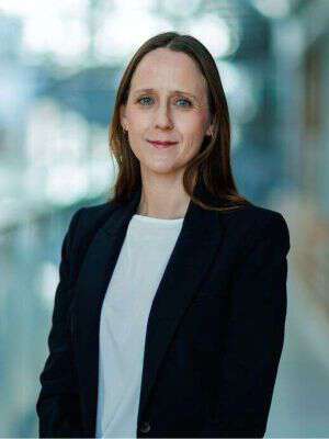 ansiktsuttrykk ,snipp ,iris ,hvitsnipparbeider ,formelt antrekk.