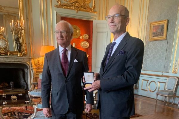 Kong Carl Gustaf og Thomas Hylland Eriksne på slottet