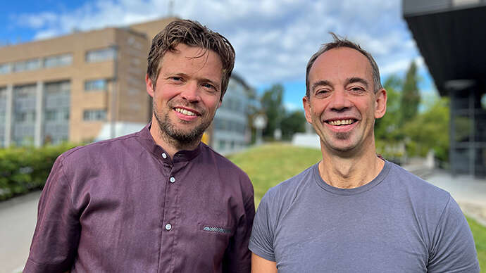 Forskerne Sandve og Langford utenfor Forskningsparken.