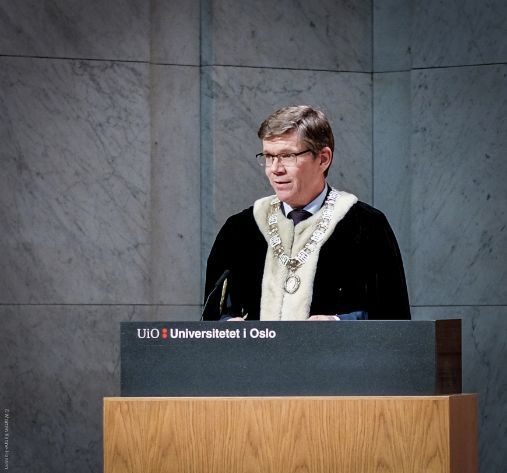 Rektor Svein Stølen holder velkomsttale