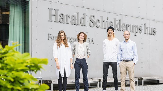 Fra v.&amp;#160;student Maia Bangsund sammen prosjektdeltakerne Natalia Kartushina, førsteamanuensis MultiLing,&amp;#160;Audun Rosslund, doktorgradsstipendiat MultiLing og Julien Mayor,&amp;#160;professor ved Psykologisk institutt.