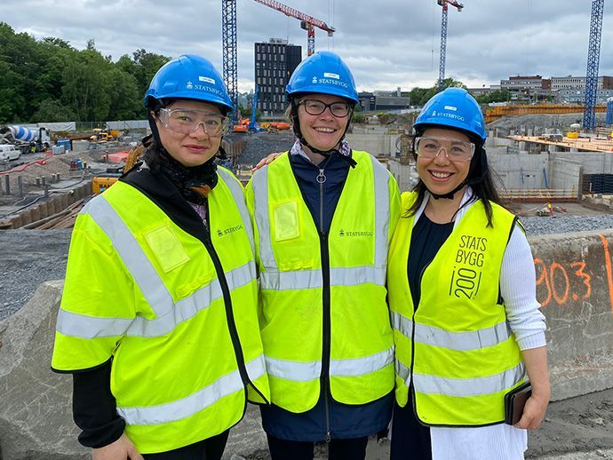 Bildet viser Ana Tavara, overingeniør, NCMM, Camila Esguerra, gruppeleder NCMM, og Marianne Hiorth, professor Farmasøytisk institutt.