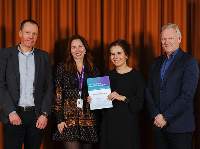 Bildet viser vinner av Vaccibody Innovation Award 2023, Anette Weyergang, sammen med Morten Egeberg, Agnete Fredriksen og Per Morten Sandset