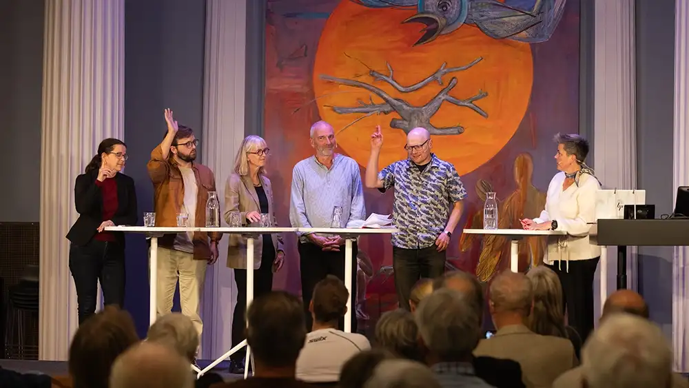 The picture shows the panelists during the event.