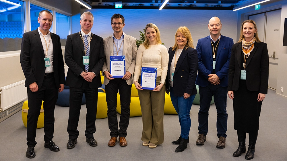 Picture of winners and the panel on the stage after the contest.