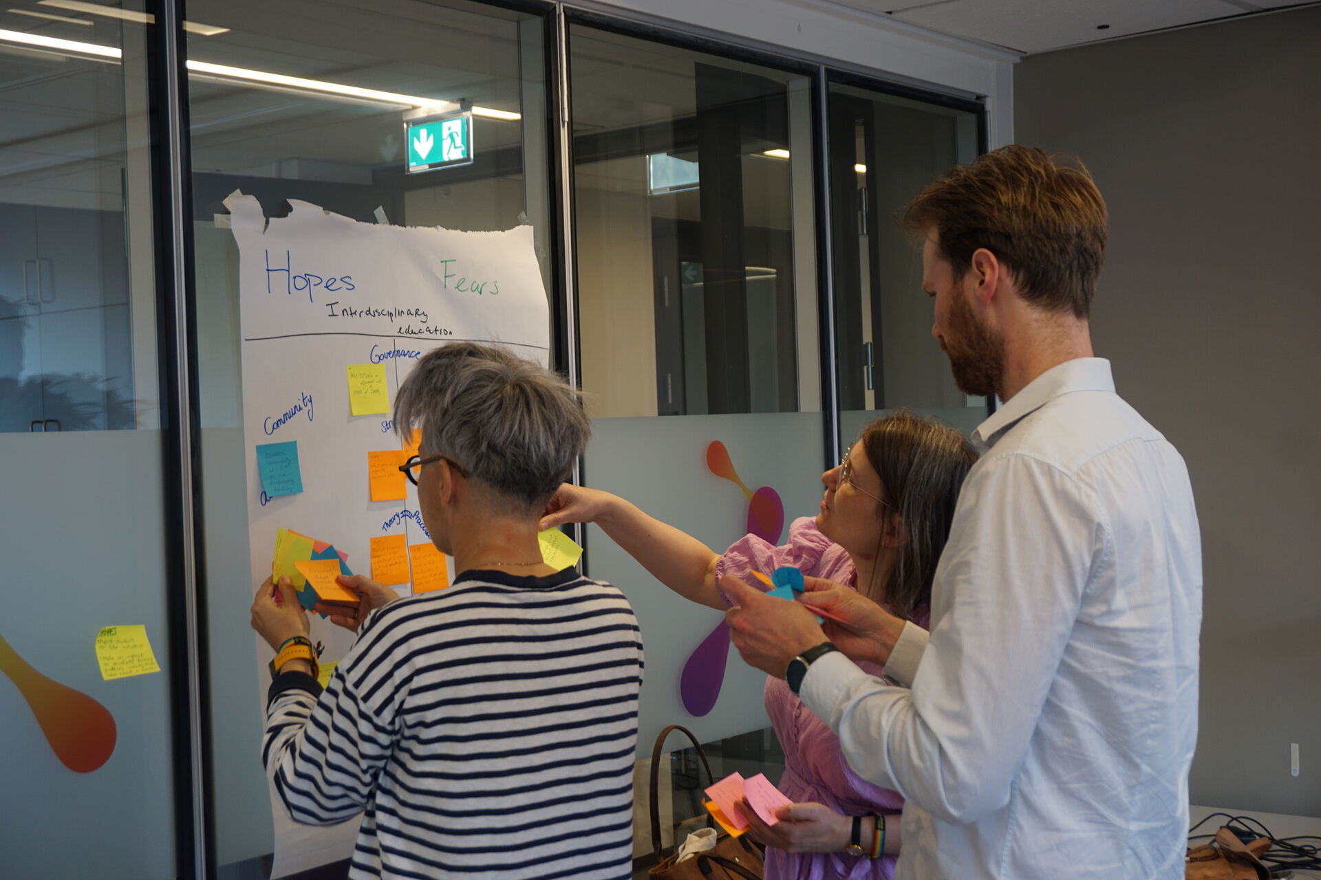 Bildet kan inneholde: papirprodukt, post-it-lapp, håndskrift.