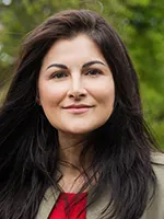 Bildet kan inneholde: nese, smil, øyenbryn, kjeve, øyevipper.