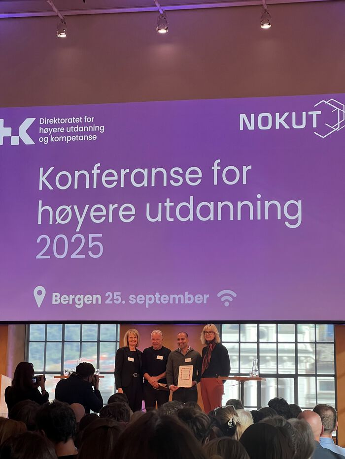 Bildet kan inneholde: tekst, elektronisk enhet, hendelse, skjermenhet, presentasjon.
