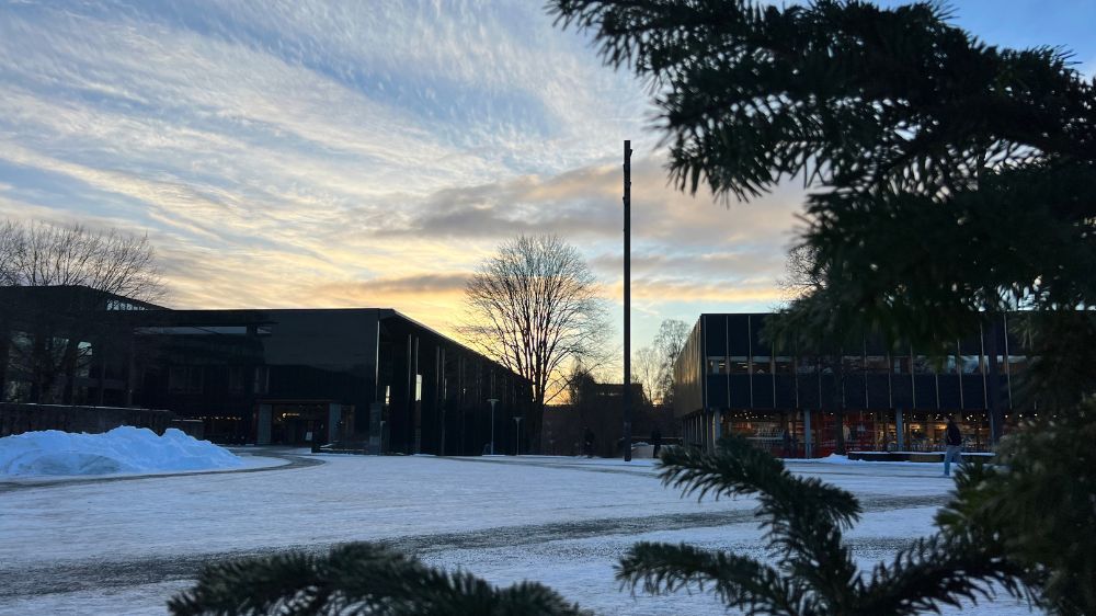 Bilde av Georg Sverdrups hus i vinterlys
