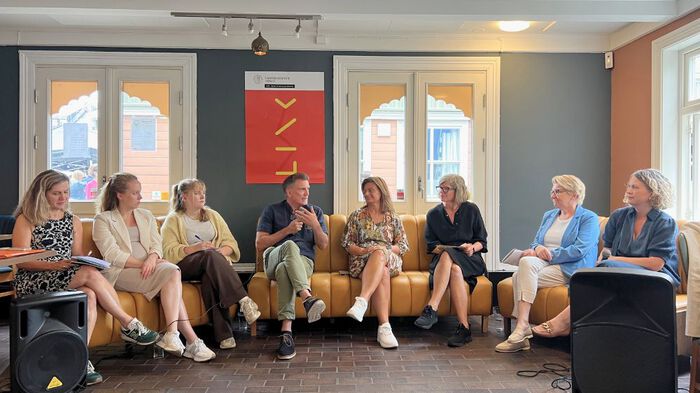 Bilde med deltakere i panelsamtale under Arendalsuka 2024