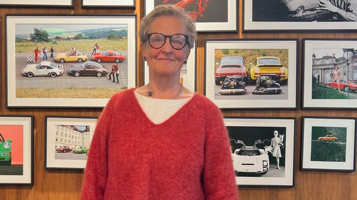 Bildet kan inneholde: smil, lykke, klassisk bil.