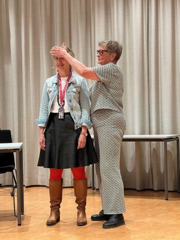 –&amp;#160;Når du ikke føler deg på ditt beste i en formidlingssituasjon, kan du ikke bare tenke litt på føttene dine? Altså, så enkelt at det å kjenne at hele deg er en formidler!&amp;#160; Hanne tar frem flere kloke råd som kan løfte en underviser til å bli en enda bedre formidler.&amp;#160;