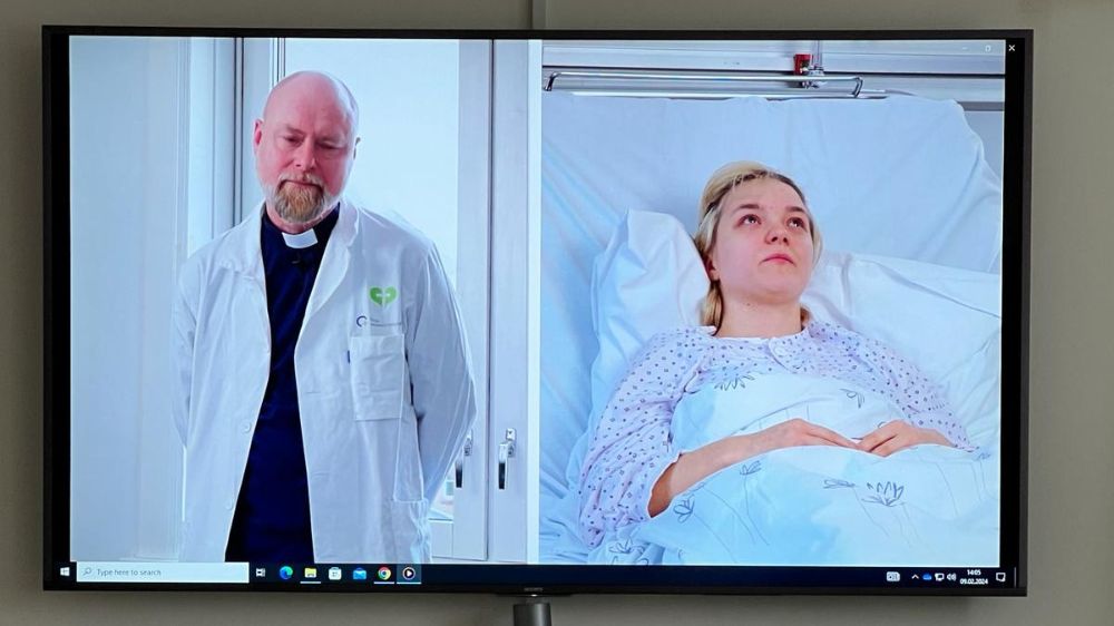Bildet kan inneholde: fotografi, hvit, tv-apparat, fjernsyn, flatskjerm.