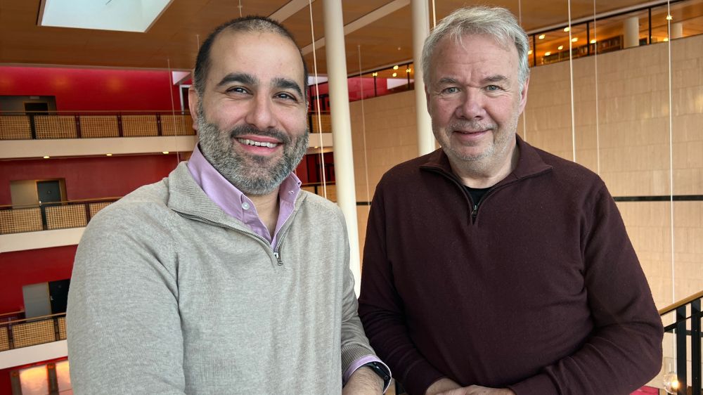 Bildet kan inneholde: person, smil, hake, nakke, øye.