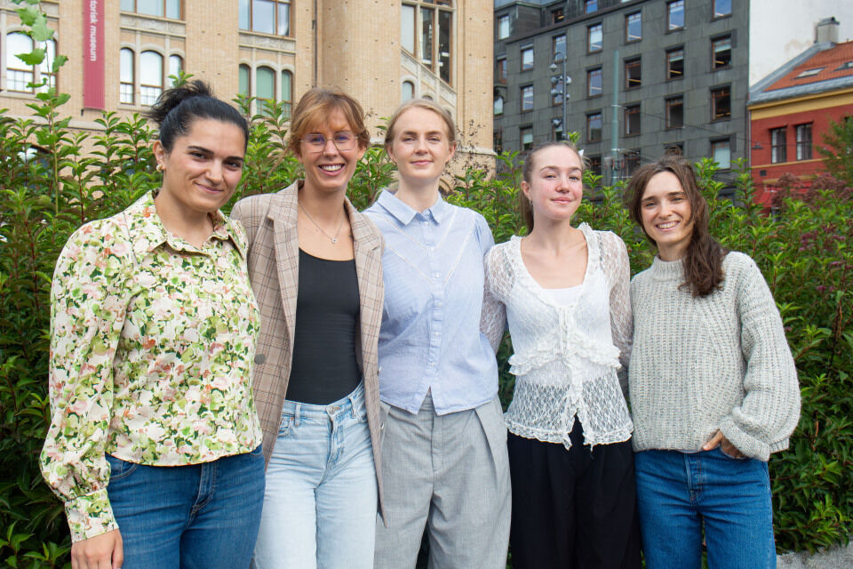 Nasjida Noorestany, Elise Sandvik, Nora Bergstrøm-Hansen, Julie Christiansen og Teodora Høgmo Mijatovic-Utstøl