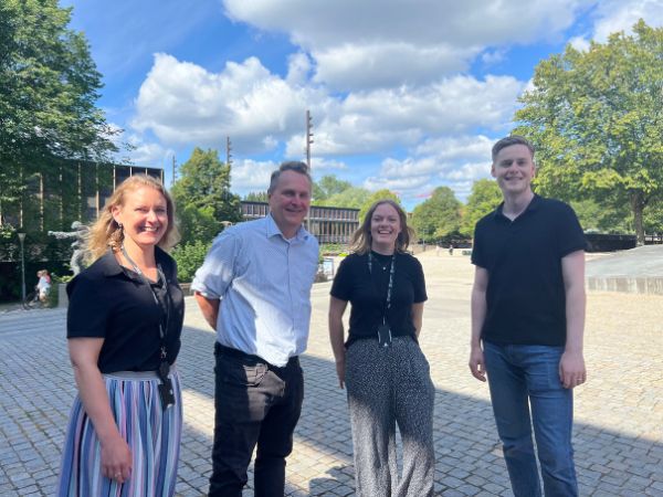 Universitetet i Oslo Karriere ansatte utenfor på Campus Foto:Tatsiana Komissarova