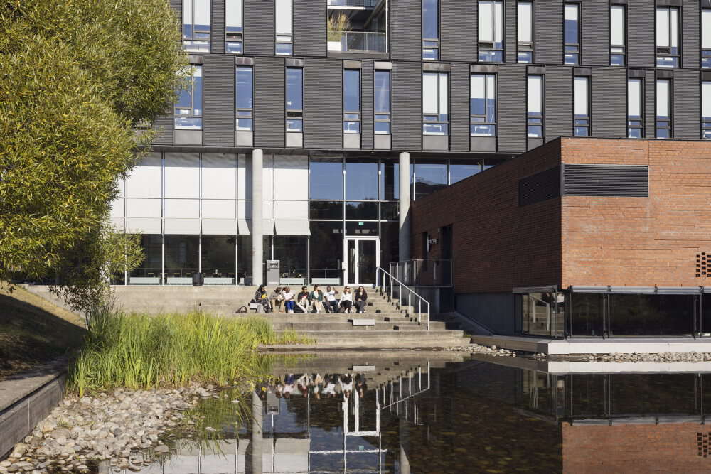 Bildet kan inneholde: arkitektur, urban design, næringsbygg, storbyområdet, komposittmateriale.