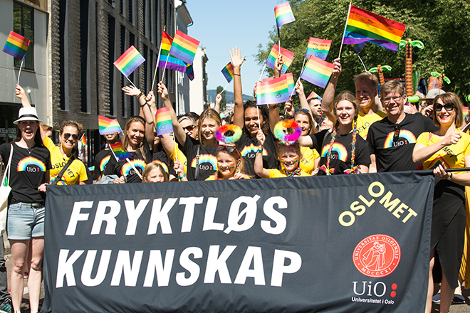 Pride flagg ved Universitetet Karl Johans gate