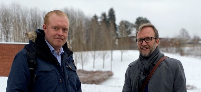 Bildet kan inneholde: gul, tekst, oransje, linje, rav.