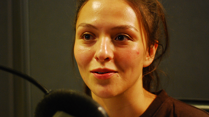 Portrett av Navarro Skaranger i studio