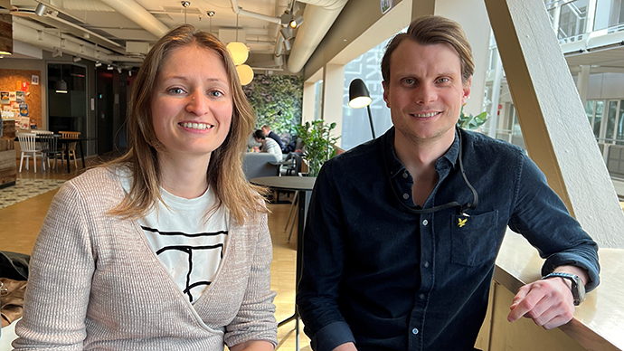 Marianne E. Bathen og Vegard S. Olsen formidler om kvanteteknologiens potensiale i Universitetspodden. Copyright: UiO. i Univ