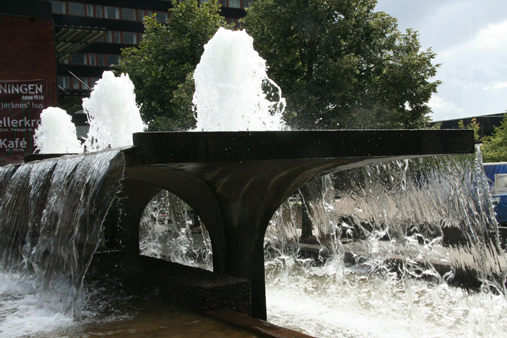 Den store fontenen gir plassen et særpreg.