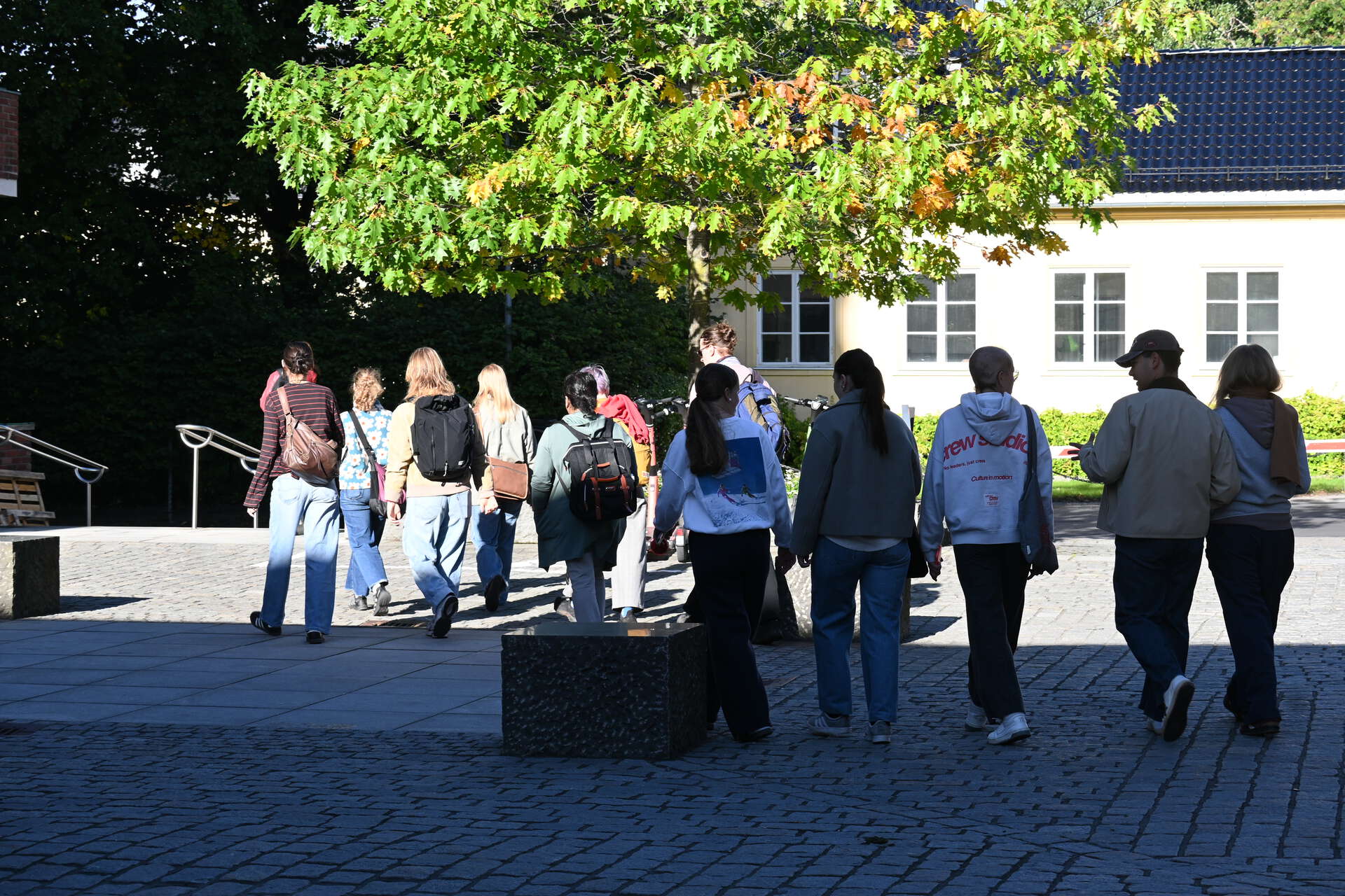Studenter på vei til Haraldrud