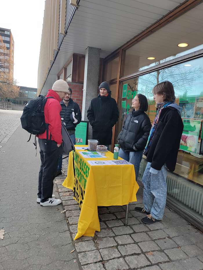 stand, mennesker, gult banner, aktivisme
