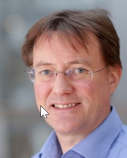 Bildet kan inneholde: person, panne, kinn, hake, øyenbryn.