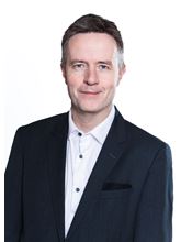 Bildet kan inneholde: dress, hvitkrage-arbeider, smoking.
