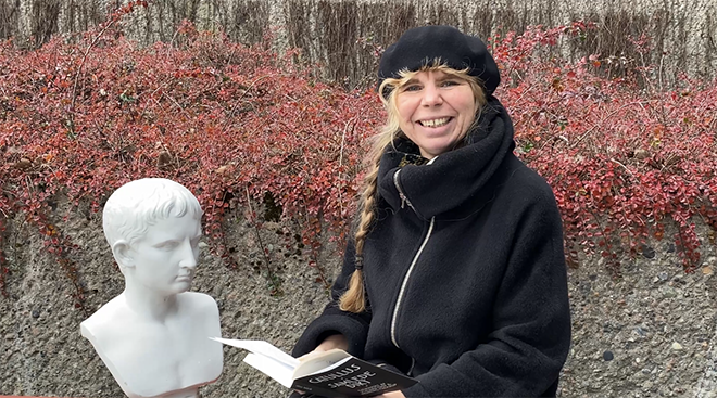 Byste av Augustus sammen med Mathilde Skoie.