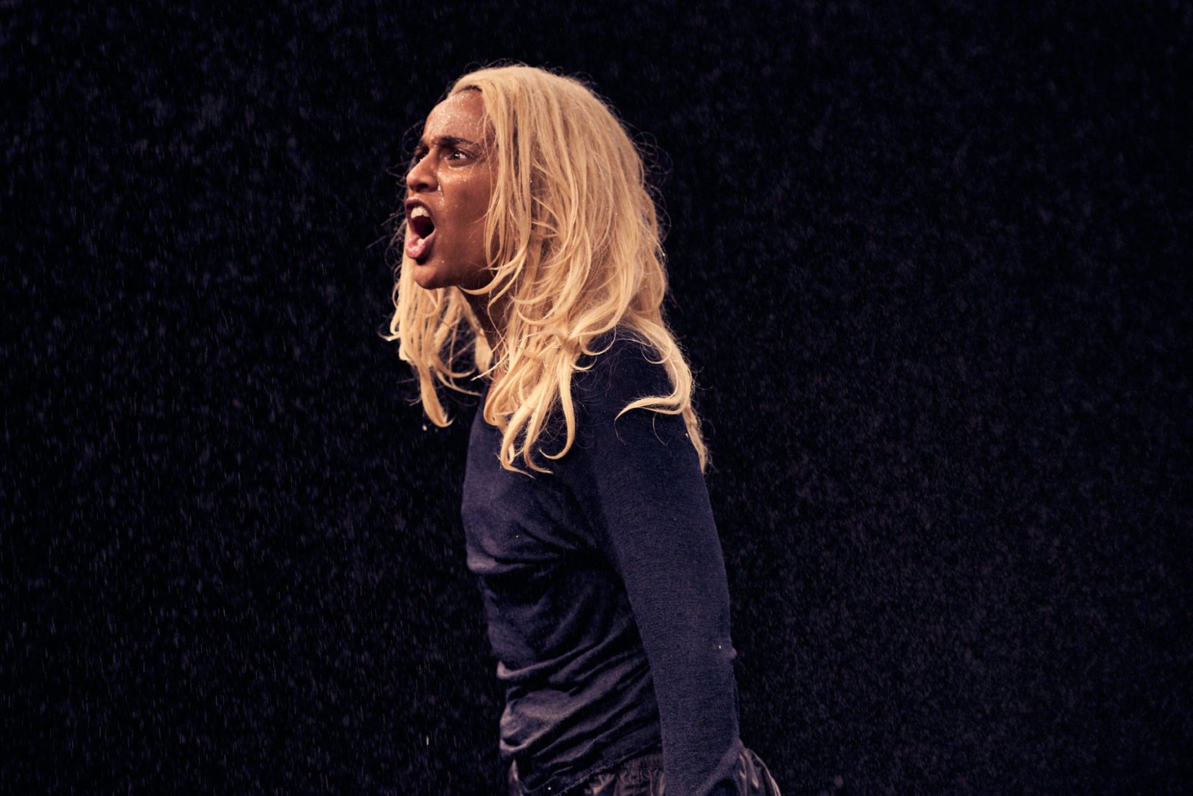 Bildet kan inneholde: Opptreden, Singing, Musikkartist, Scenekunst, Blond.