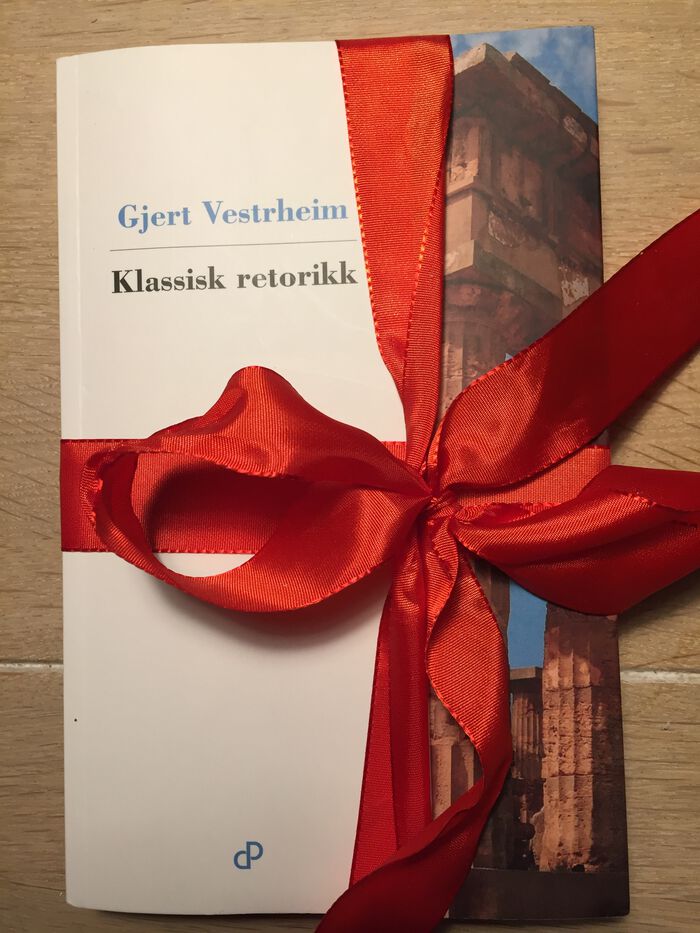 Bildet kan inneholde: kronblad, rød, rektangel, materiell egenskap, kreativ kunst.
