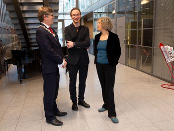 UiO Rector Svein Stølen talks to RITMO Centre Directors Anne Danielsen and Alexander Refsum Jensenius