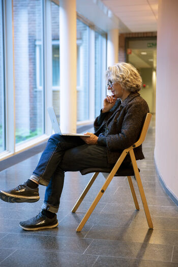 Footwear ,Blue ,Comfort ,Chair ,Knee.