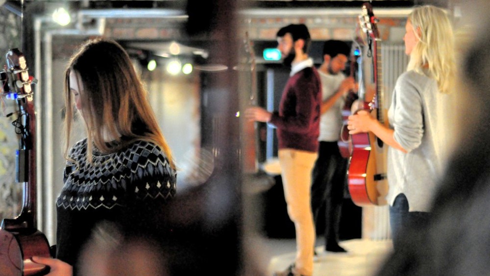 Installation with self-playing guitars