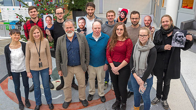 Gruppebilde av fforskningsgruppe som forsker på hjernesignaler