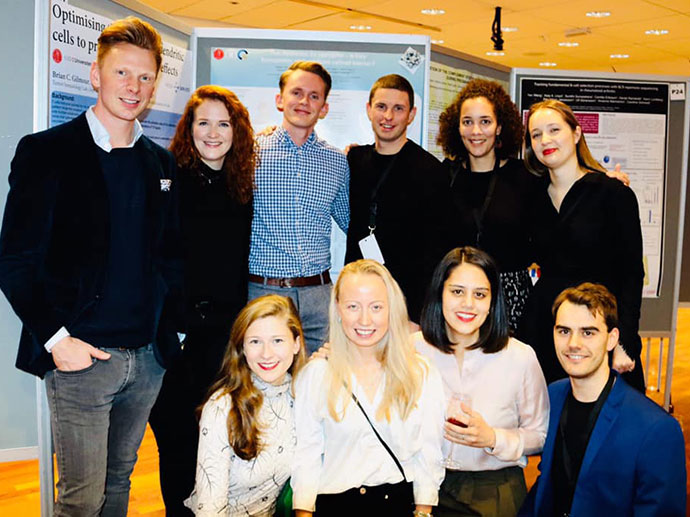 forsker jan terje andersen og studentene på konferanse