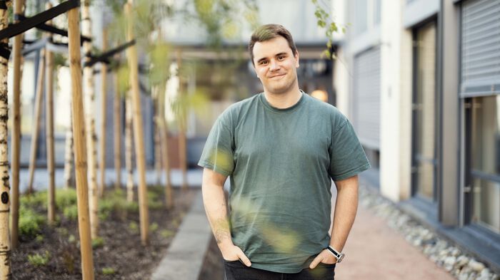Marcus, sommer, smil, grønn t-skjorte
