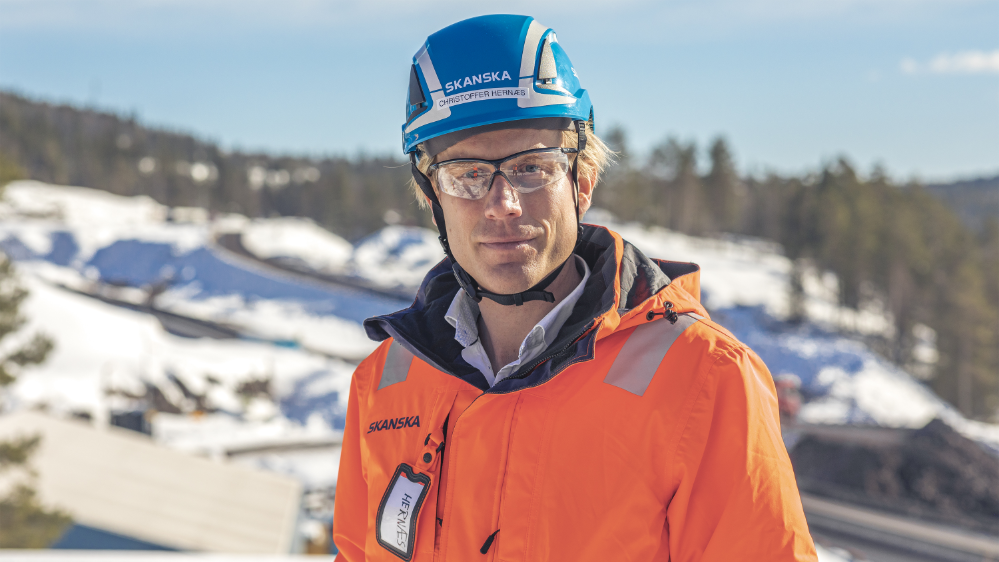 Hernæs outside with helmet and protective glasses