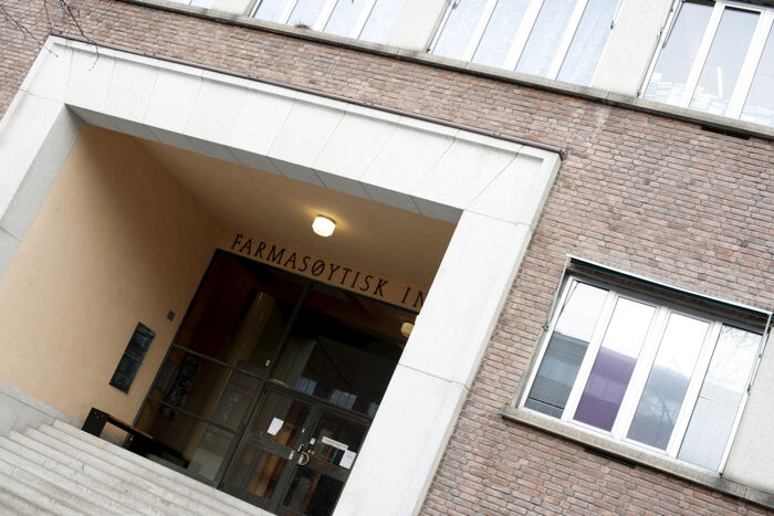 Inngangen til Farmasibygget