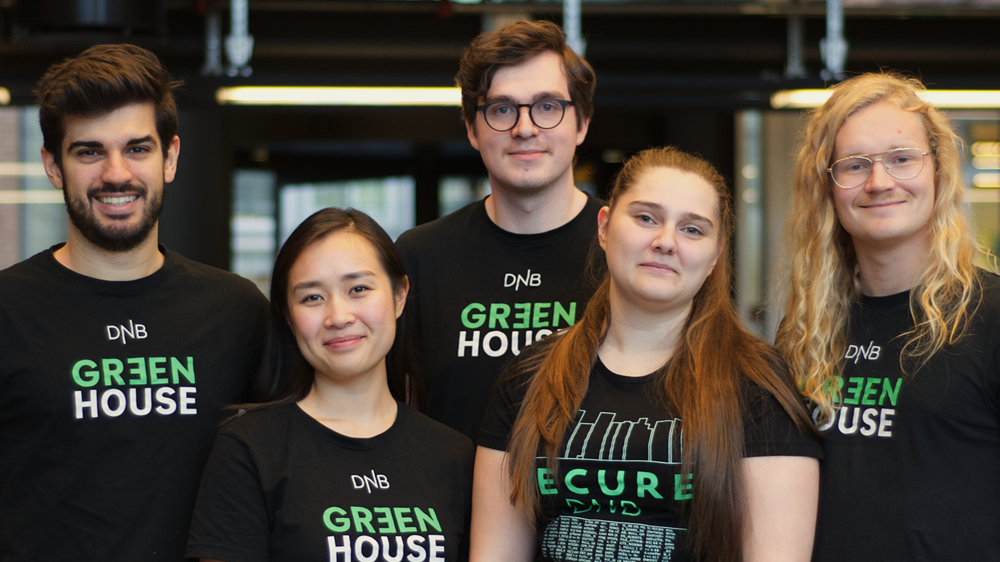 Gruppebilde av lederen og studenter fra DNB Greenhouse
