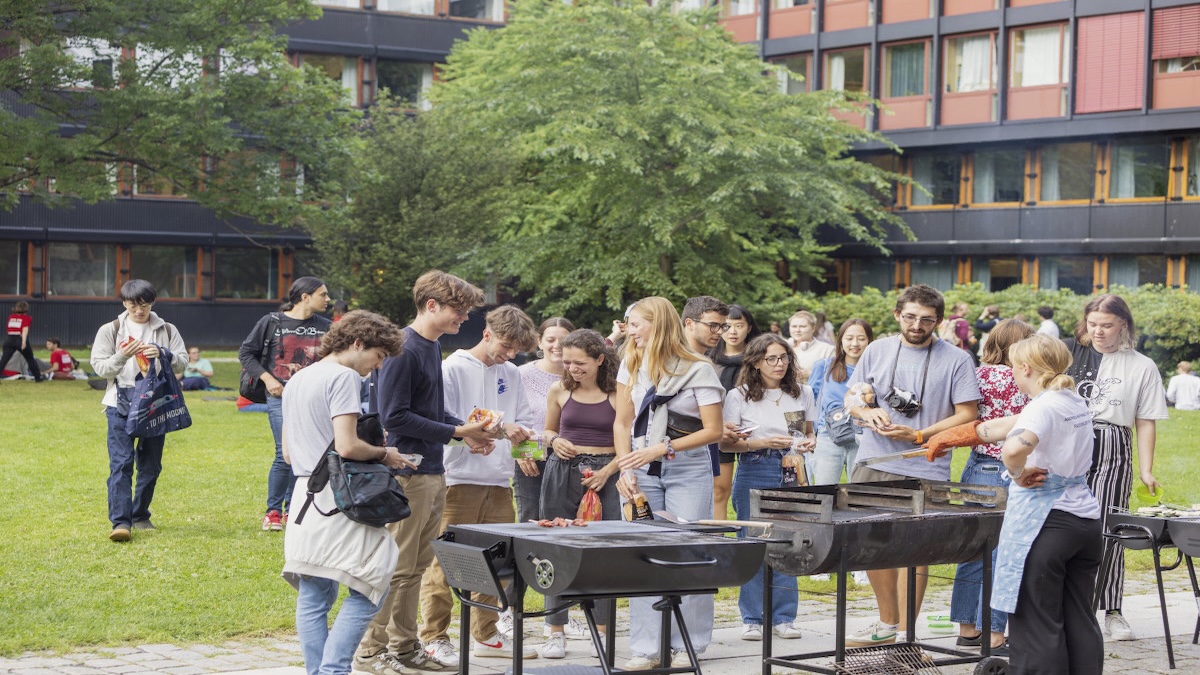 Bildet kan inneholde: offentlig plass, fritid, rekreasjon, vår.